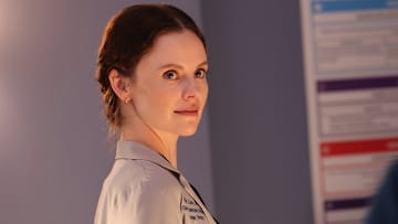 CHICAGO MED -- "Bite Your Tongue" Episode 1002 -- Pictured: Sarah Ramos as Dr. Caitlin Lenox 