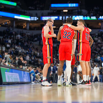 New Orleans Pelicans forward E.J. Liddell (32) and his team huddle during a timeout against the Minnesota Timberwolves in the fourth quarter at Target Center. 