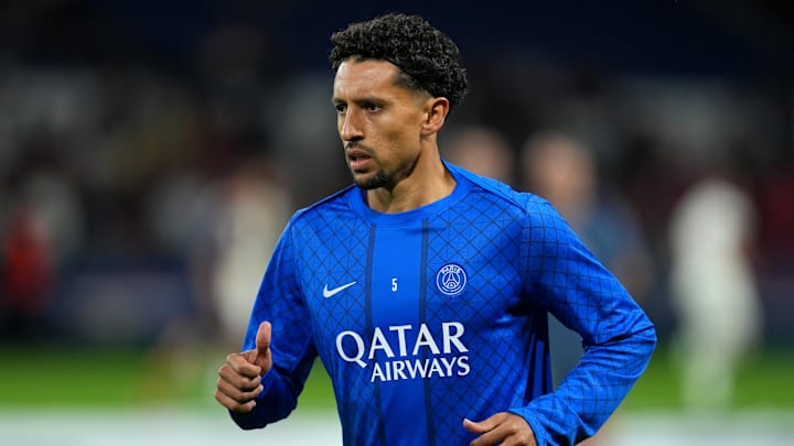 Marquinhos et les Parisiens reviennent à Paris après le report du match contre l'OM. Marquinhos et les Parisiens reviennent à Paris après le report du match contre l'OM.