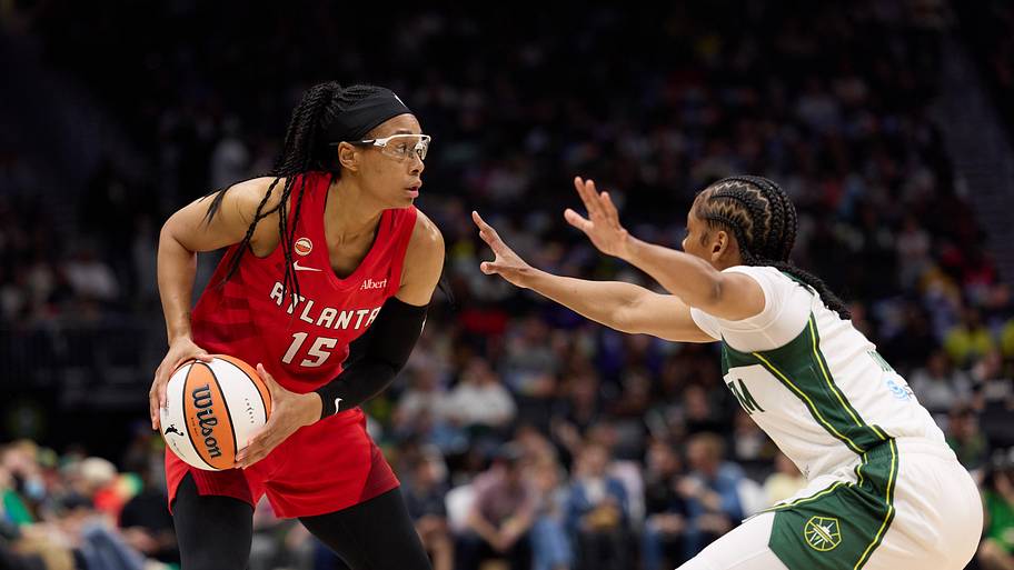 Allisha Gray vs Storm
