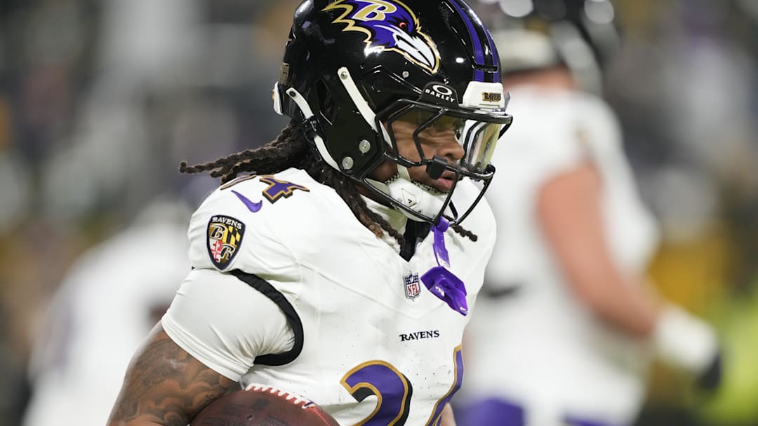 Keaton Mitchell warms up ahead of big game.