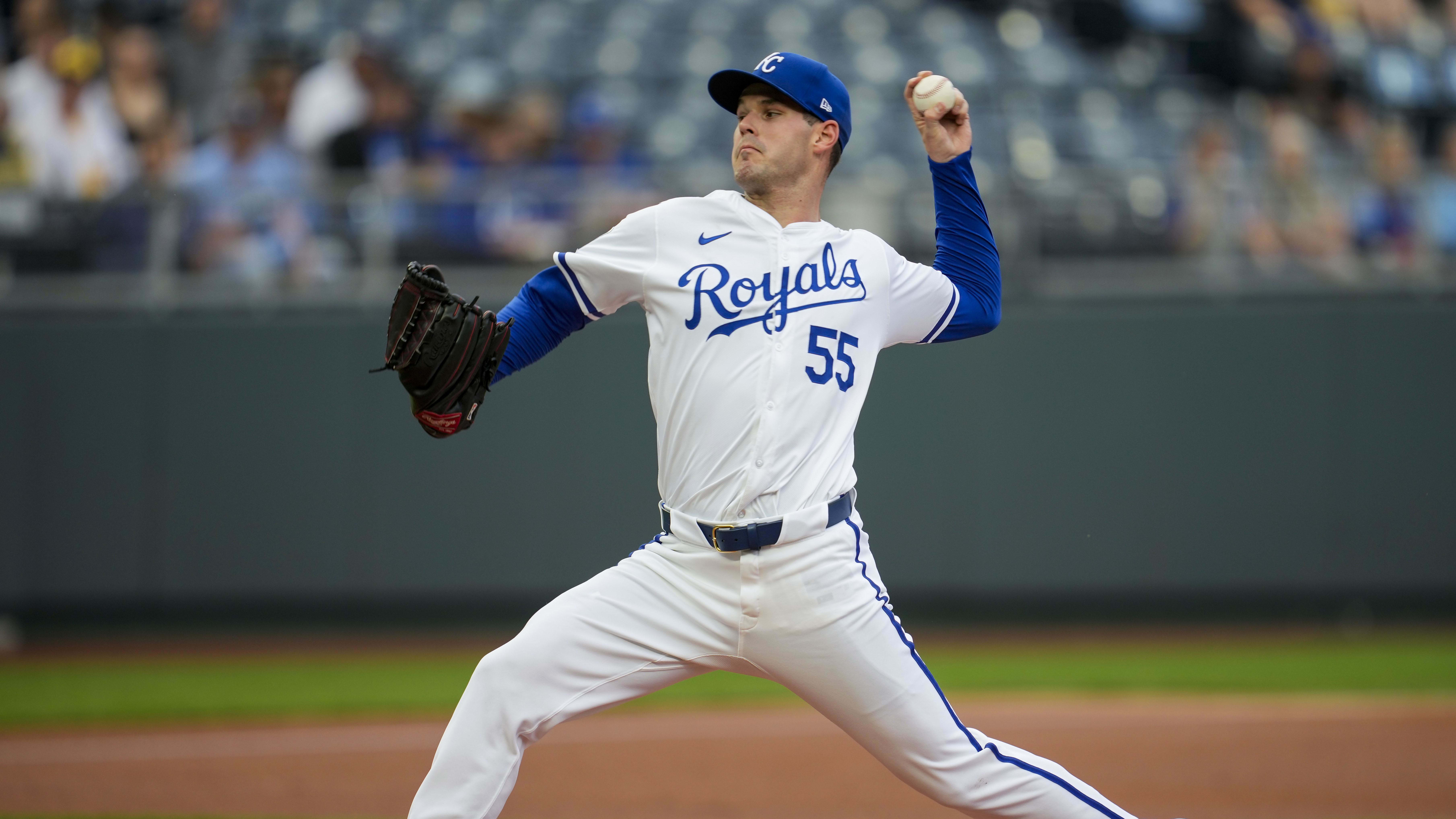 Kansas City Royals Beat Milwaukee Brewers 3-2 with Seventh Inning Rally