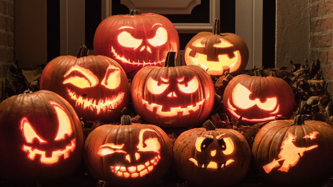 Jack-o'-lanterns on a front porch. 