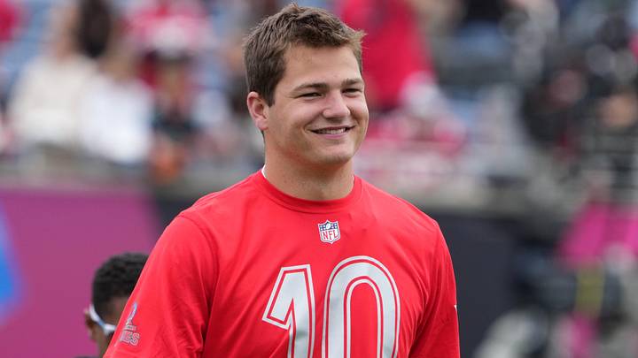Feb 1, 2025; Orlando, FL, USA; New England Patriots quarterback Drake Maye (10) during AFC Practice for the Pro Bowl Games at Camping World Stadium. Mandatory Credit: Kirby Lee-Imagn Images