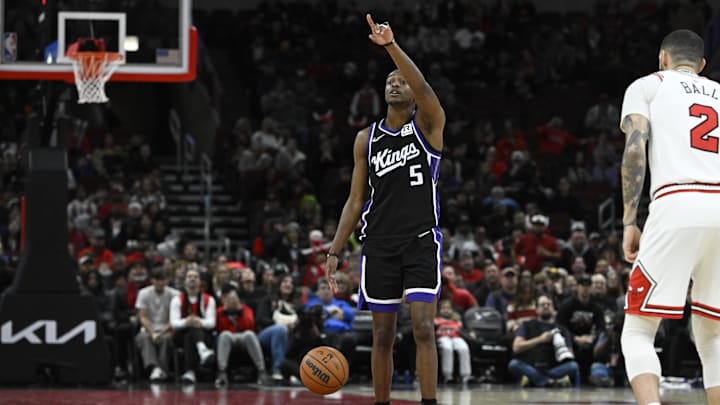 Jan 12, 2025; Chicago, Illinois, USA;  Sacramento Kings guard De'Aaron Fox (5) gestures against the Chicago Bulls