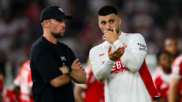 VfB-Coach Sebastian Hoeneß mit Deniz Undav
