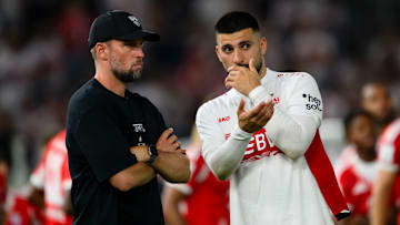 Deniz Undav im Gespräch mit Sebastian Hoeneß