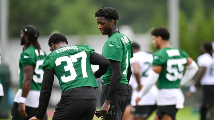 Jul 25, 2024; Florham Park, NJ, USA; New York Jets cornerback Sauce Gardner (1) talks with cornerback Qwan'tez Stiggers (37) during training camp at Atlantic Health Jets Training Center. Mandatory Credit: John Jones-USA TODAY Sports