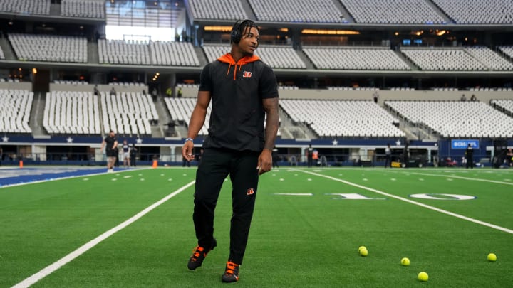 Cincinnati Bengals wide receiver Ja'Marr Chase (1) warms up before an NFL Week 2 game against the Dallas Cowboys, Sunday, Sept. 18, 2022, at AT&T Stadium in Arlington, Texas.