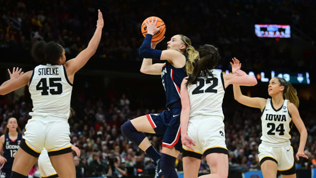 Connecticut Huskies guard Paige Bueckers