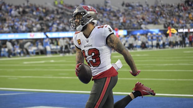 Tampa Bay Buccaneers wide receiver Mike Evans scores a touchdown against the Los Angeles Chargers