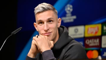 Nico Schlotterbeck auf der Pressekonferenz vor dem Champions-League-Spiel gegen Athletic Bilbao
