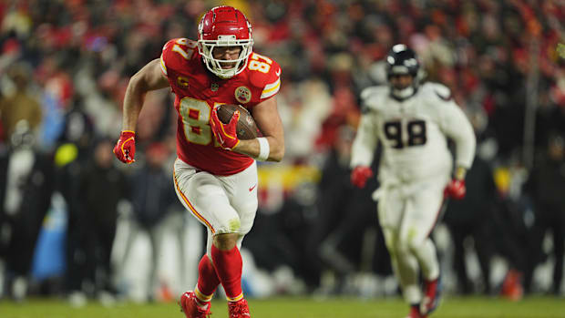 Kelce helped lead the Chiefs to a 23–14 win over the Texans.