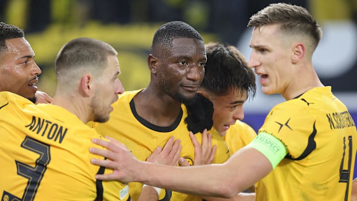 Serhou Guirassy (mi.) und Nico Schlotterbeck (1. v. re.) sind absolute Schlüsselspieler beim BVB Serhou Guirassy (mi.) und Nico Schlotterbeck (1. v. re.) sind absolute Schlüsselspieler beim BVB