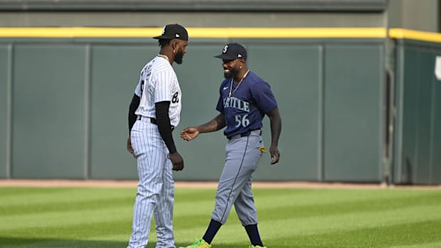 Seattle Mariners outfielder Randy Arozarena, right, talks with Chicago White Sox outfielder Luis Robert Jr.