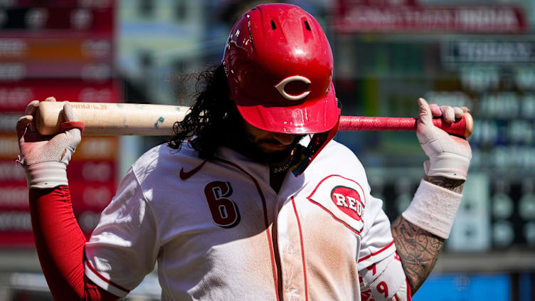 Cincinnati Reds second baseman Jonathan India (6) bends his bat over his neck