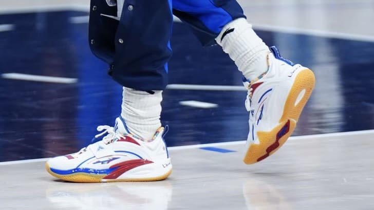 Side view of Kyrie Irving's white and blue ANTA sneakers.