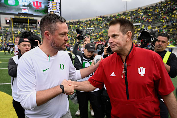 Oregon Ducks head coach Dan Lanning shakes hands with Indiana Hoosiers head coach Curt Cignetti