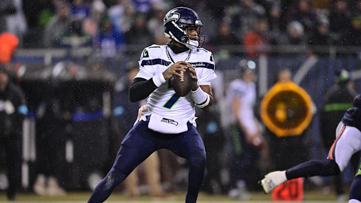 Dec 26, 2024; Chicago, Illinois, USA; Seattle Seahawks quarterback Geno Smith (7) looks to pass against the Seattle Seahawks during the third quarter at Soldier Field. Mandatory Credit: Daniel Bartel-Imagn Images Dec 26, 2024; Chicago, Illinois, USA; Seattle Seahawks quarterback Geno Smith (7) looks to pass against the Seattle Seahawks during the third quarter at Soldier Field. Mandatory Credit: Daniel Bartel-Imagn Images