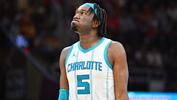 Mark Williams tomó nueve rebotes el miércoles cuando los Hornets vencieron sorpresivamente al que fue su equipo durante unas horas, los Lakers