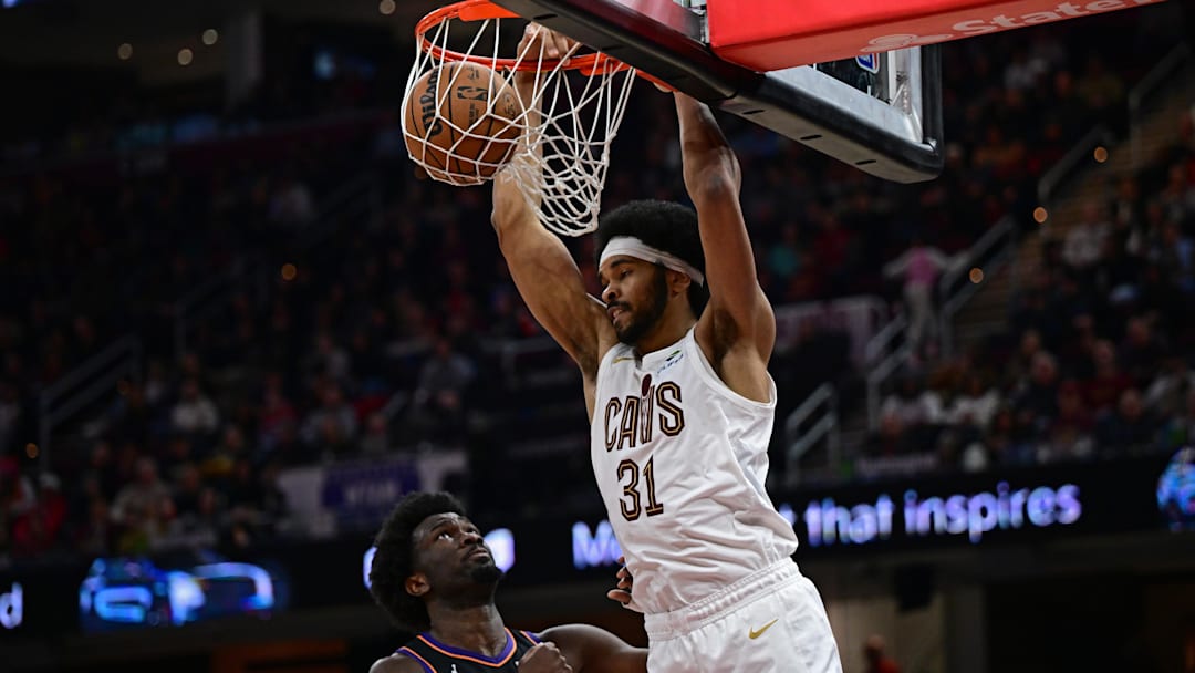 Dec 31, 2025; Cleveland, Ohio, USA; Cleveland Cavaliers center Jarrett Allen (31) dunks over Phoenix Suns center Mark Williams (15) during the second half at Rocket Arena. Mandatory Credit: David Dermer-Imagn Images