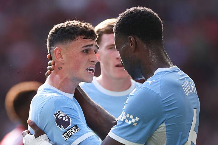 guehi and foden embrace