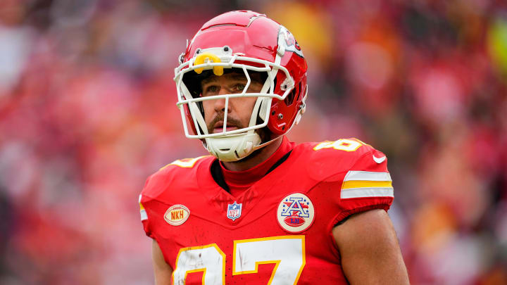 Travis Kelce paid tribute to Michael Jordan with his pregame outfit.