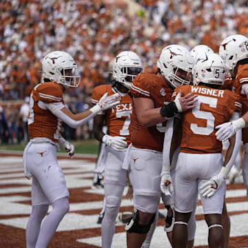 Texas Longhorns celebrate after running back Quintrevion Wisner (5) runs for a touchdown in the first half against the Vanderbilt Commodores at Darrell K Royal-Texas Memorial Stadium. Mandatory Credit: Scott Wachter-Imagn Images
