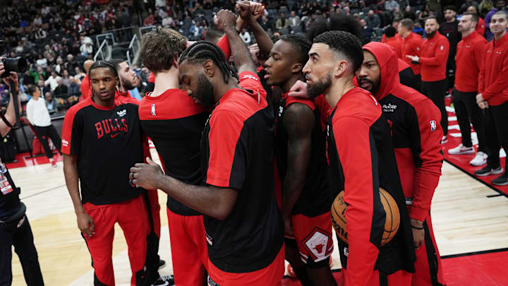 Ngày 31 tháng 1 năm 2025; Toronto, Ontario, CAN: Các cầu thủ Chicago Bulls tập trung trước khi bắt đầu trận đấu với Toronto Raptors tại Scotiabank Arena. Nguồn ảnh bắt buộc: Nick Turchiaro-Imagn Images