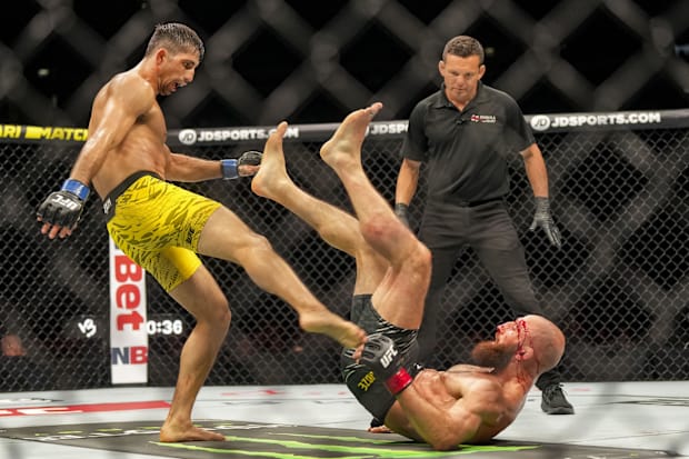 Guram Kutateladze (red gloves) fights against Kaue Fernandes (blue gloves) during UFC Fight Night at O2 Arena. 