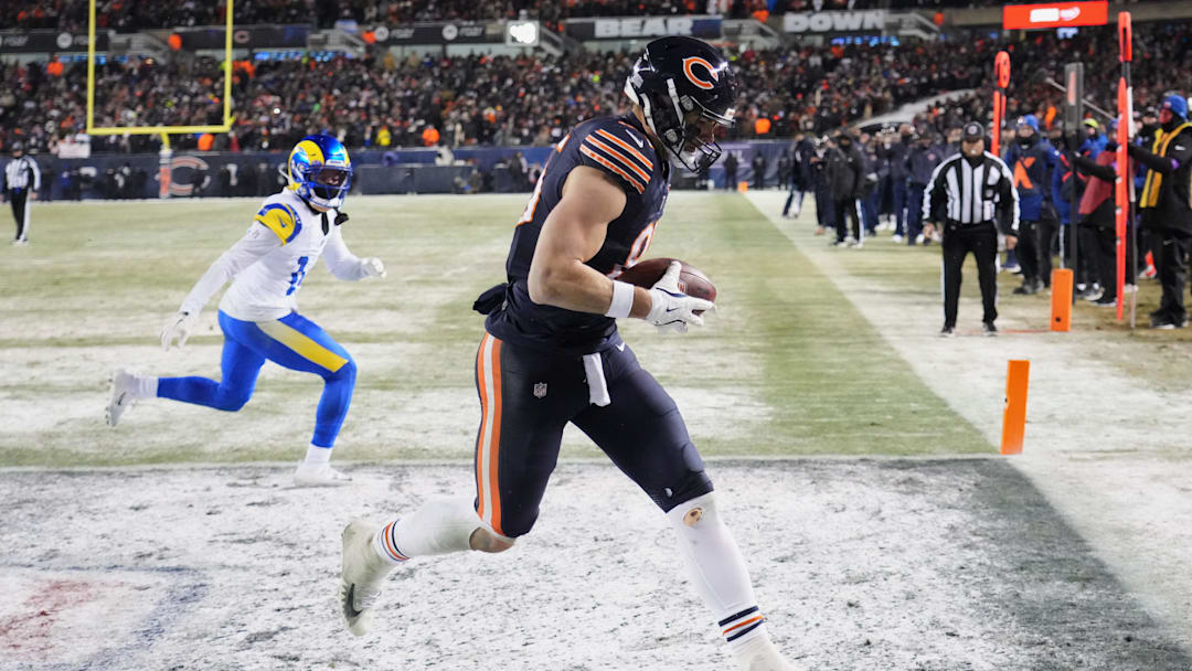 Jan 18, 2026; Chicago, IL, USA; Chicago Bears tight end Cole Kmet (85) catches a fourteen-yard touchdown pass thrown by quarterback Caleb Williams (not pictured) against Los Angeles Rams cornerback Cobie Durant (14) with eighteen seconds remaining in the fourth quarter of an NFC Divisional Round game at Soldier Field. Mandatory Credit: David Banks-Imagn Images