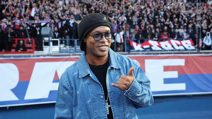 Ronaldinho a félicité le PSG à la suite de son succès face à l'Inter. Ronaldinho a félicité le PSG à la suite de son succès face à l'Inter.