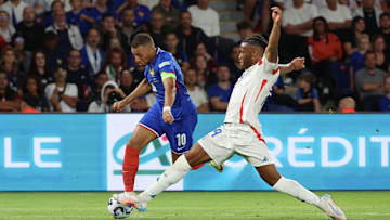 Destiny Udogie tackling Kylian Mbappe during Italy's nations league game against France 