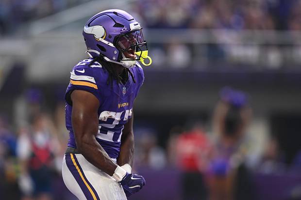 Minnesota Vikings running back Jordan Mason (27).