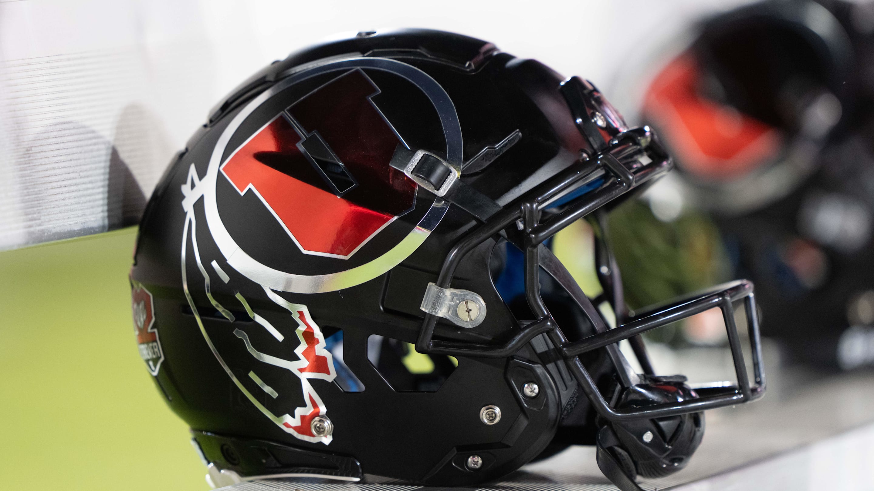 Utah,Cincinnati Football Teams Clash in Halloween Throwback Uniforms
