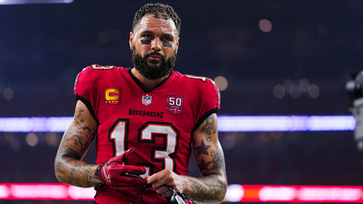 Tampa Bay Buccaneers WR Mike Evans was carted off the field after suffering a scary injury in Week 7 against the Lions. 