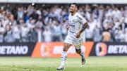 Marcos Leonardo foi o grande nome do triunfo do Santos sobre o Vasco