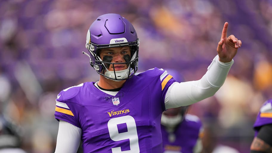 The Vikings signed former Chiefs backup Carson Wentz to sit behind starter J.J. McCarthy for the 2025 season. | Brad Rempel-Imagn Images