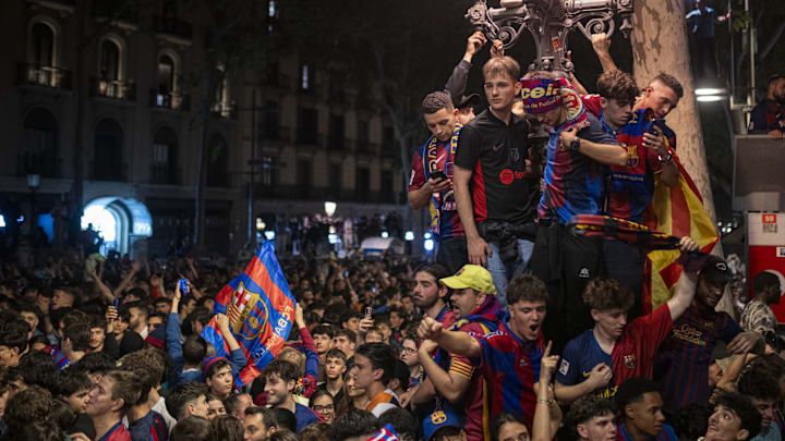 El derbi entre el Espanyol y el FC Barcelona despertó la locura de la afición El derbi entre el Espanyol y el FC Barcelona despertó la locura de la afición