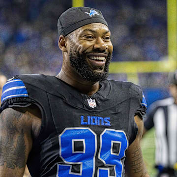 Detroit Lions defensive end Za'Darius Smith (99).