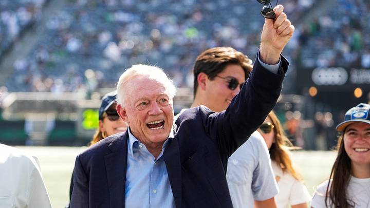 Jerry Jones caught flipping off Jets fan during Dallas Cowboys' big Week 5 win