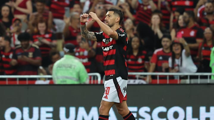 Arrascaeta soma 15 participações em gols na temporada 2024/25 Arrascaeta soma 15 participações em gols na temporada 2024/25