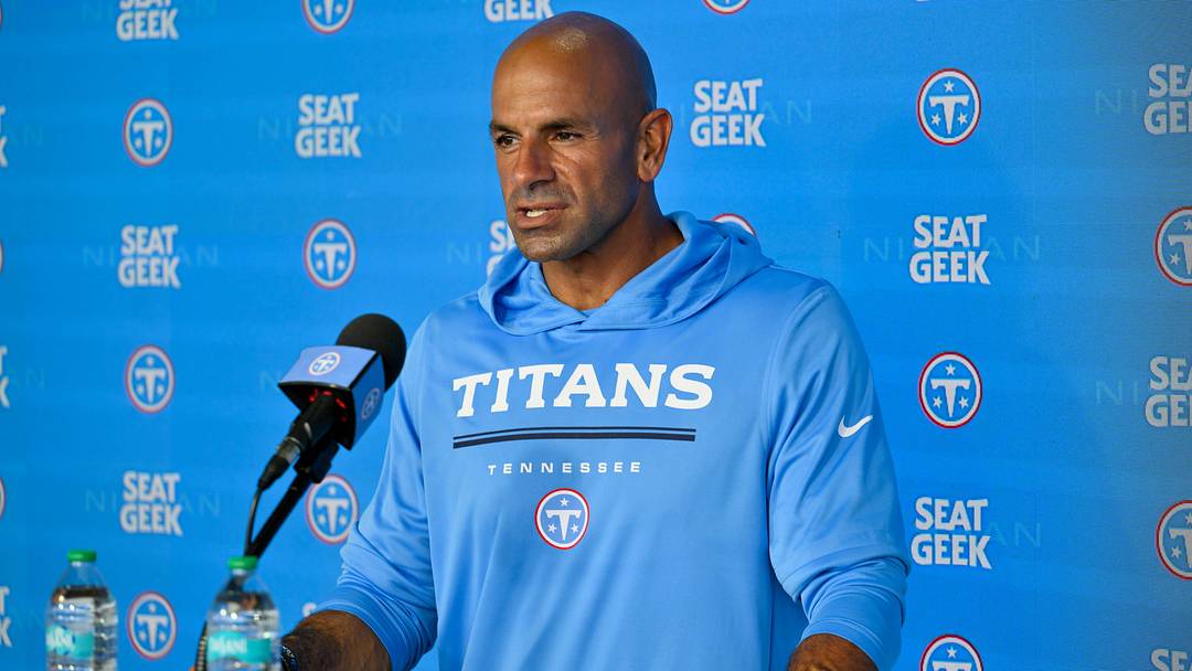 Aug 4, 2026; Nashville, TN, USA; duTennessee Titans head coach Robert Saleh talks with the media ring training camp at Vanderbilt Health Football Center. Mandatory Credit: Steve Roberts-Imagn Images Aug 4, 2026; Nashville, TN, USA; duTennessee Titans head coach Robert Saleh talks with the media ring training camp at Vanderbilt Health Football Center. Mandatory Credit: Steve Roberts-Imagn Images