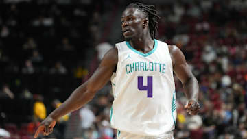 Charlotte Hornets, Sion James