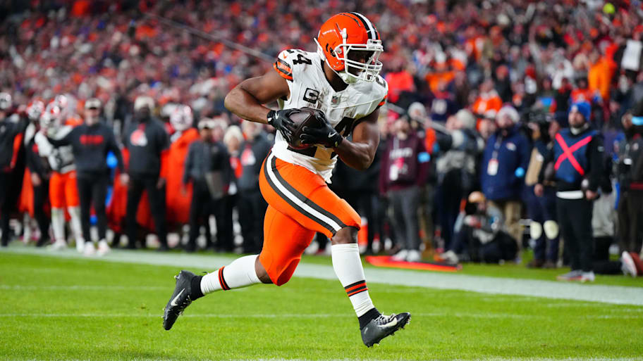 Nick Chubb scores a touchdown against the Broncos. | Ron Chenoy-Imagn Images