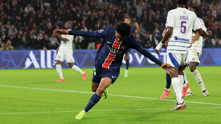 Senny Mayulu celebrating his first Ligue 1 McDonald's goal against Strasbourg