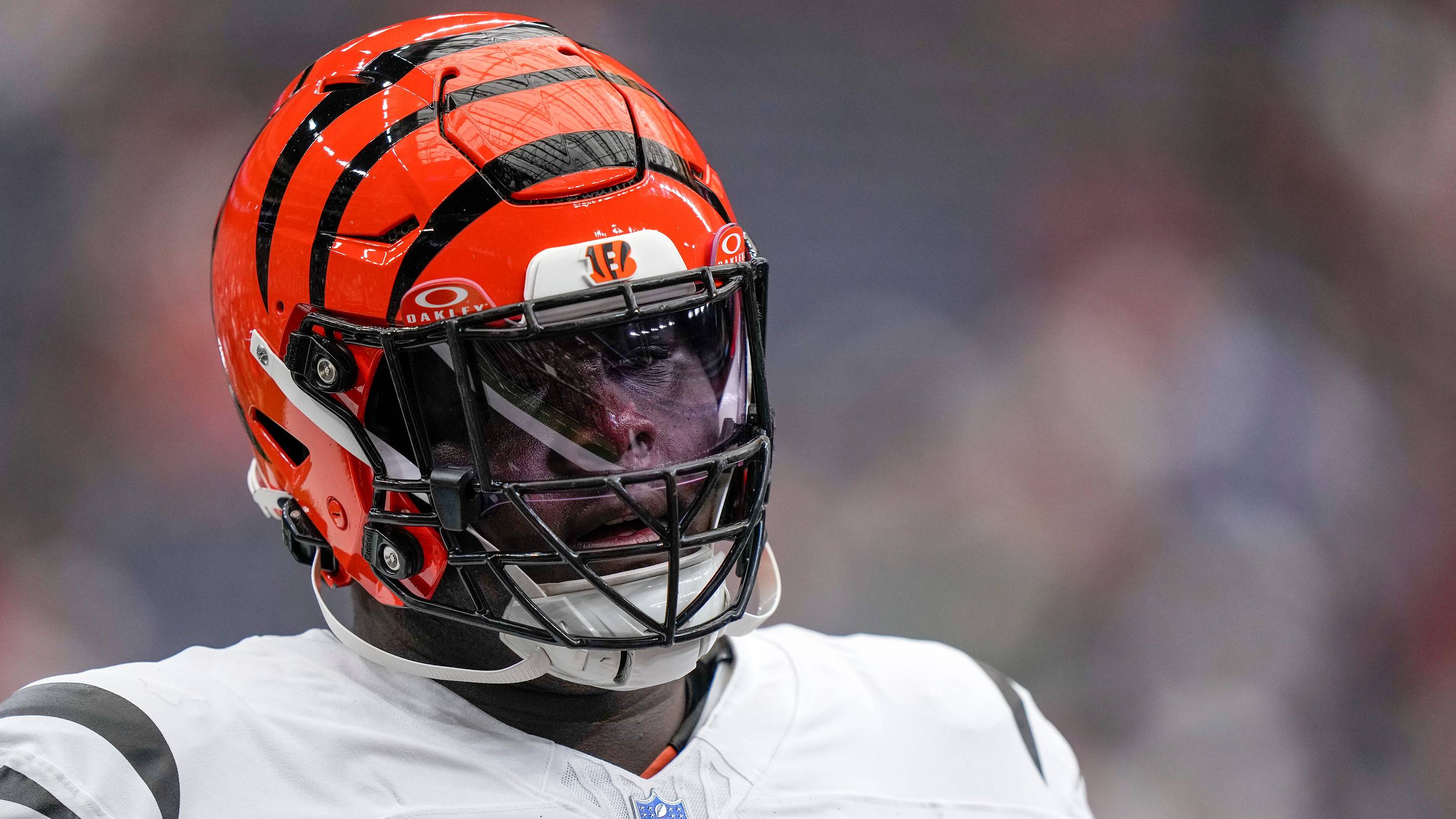 Amarius Mims is keeping Joe Burrow clean, but now he needs to get his hands dirty