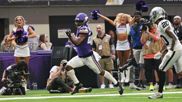 Minnesota Vikings running back Kene Nwangwu (26) runs for a touchdown against the Las Vegas Raiders 