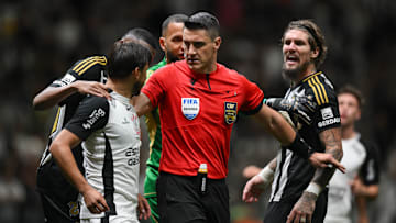 Rafael Klein teve jornada ruim em Galo x Corinthians