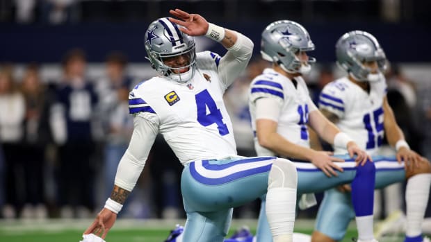 Dallas Cowboys quarterback Dak Prescott (4) stretches before the 2024 NFC wild card game 